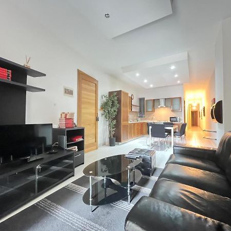 City Center Properties - Modern Two Bedroom Apartment With A Hot Tub And Amazing Location セント・ポールズ・ベイ エクステリア 写真
