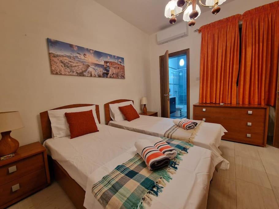 City Center Properties - Modern Two Bedroom Apartment With A Hot Tub And Amazing Location セント・ポールズ・ベイ エクステリア 写真
