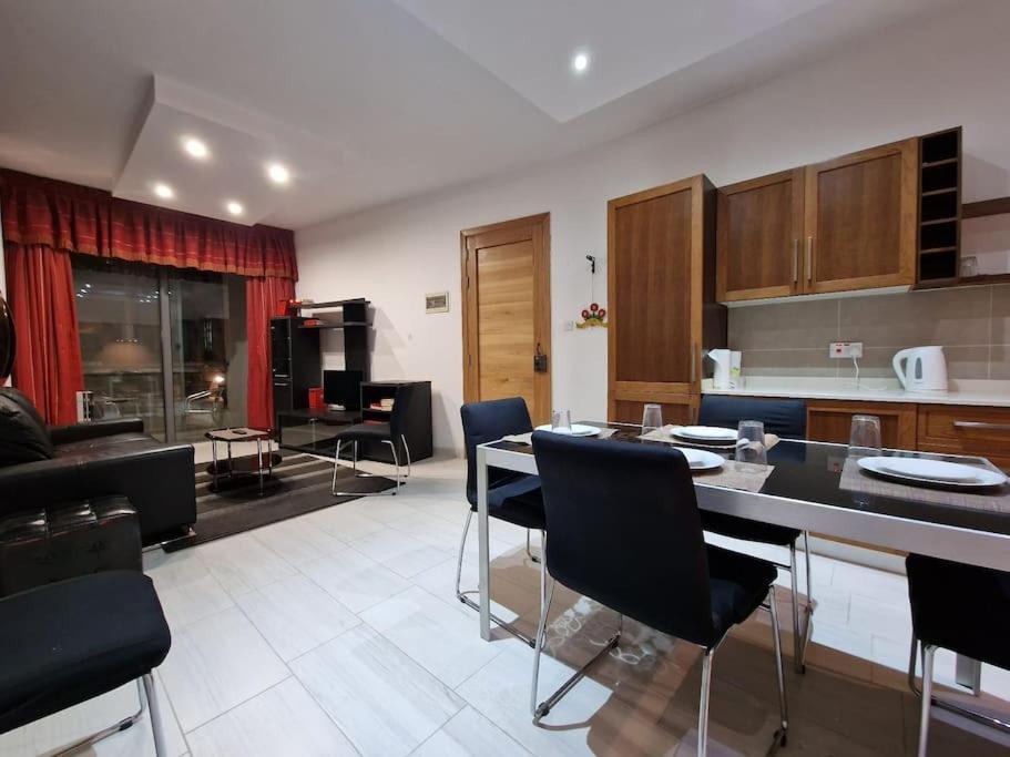 City Center Properties - Modern Two Bedroom Apartment With A Hot Tub And Amazing Location セント・ポールズ・ベイ エクステリア 写真
