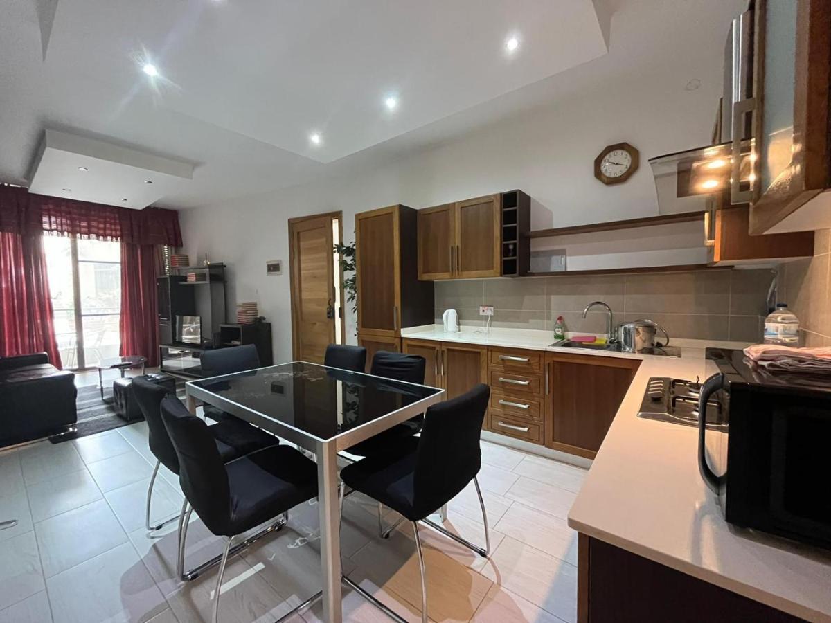 City Center Properties - Modern Two Bedroom Apartment With A Hot Tub And Amazing Location セント・ポールズ・ベイ エクステリア 写真